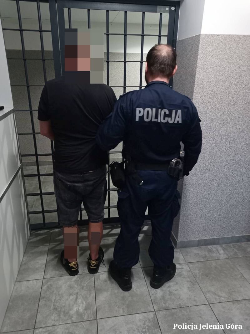 rozboj-w-mieszkaniu-108175