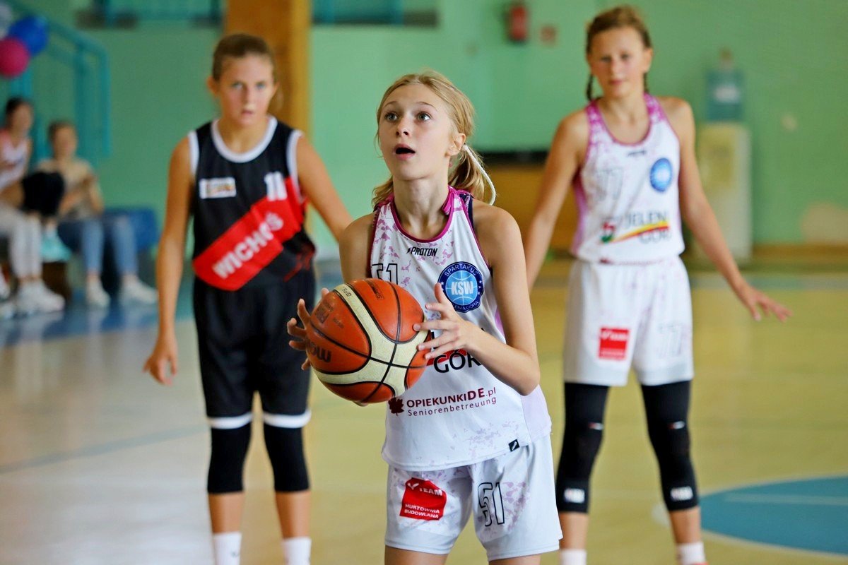 miejskie-derby-modych-koszykarek-108250