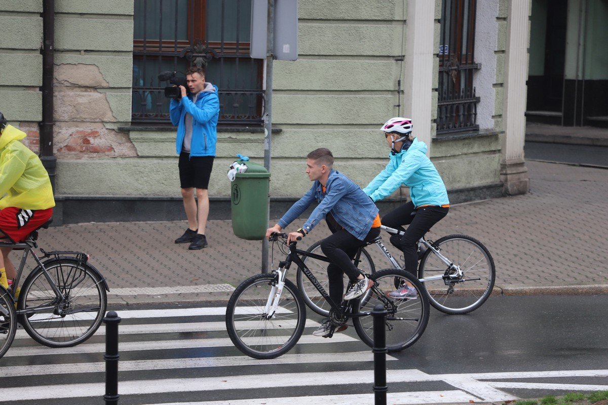 parada-rowerow-w-deszczowej-aurze-108295