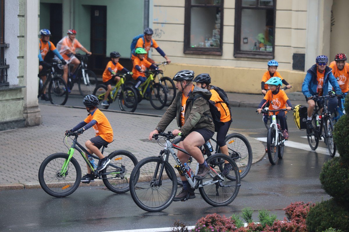 parada-rowerow-w-deszczowej-aurze-108295