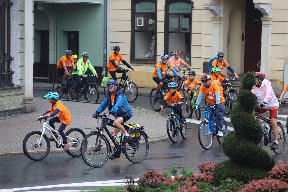 parada-rowerow-w-deszczowej-aurze-108295