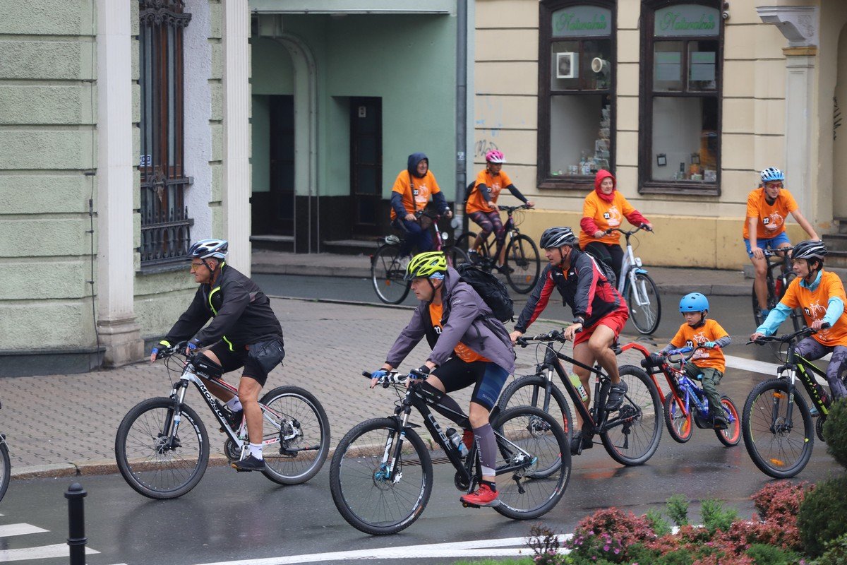 parada-rowerow-w-deszczowej-aurze-108295