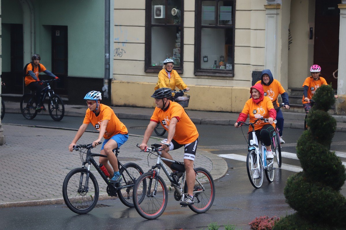 parada-rowerow-w-deszczowej-aurze-108295