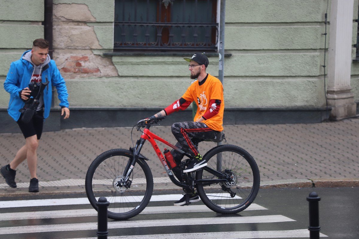 parada-rowerow-w-deszczowej-aurze-108295