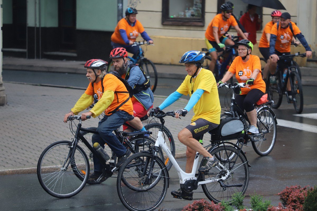 parada-rowerow-w-deszczowej-aurze-108295
