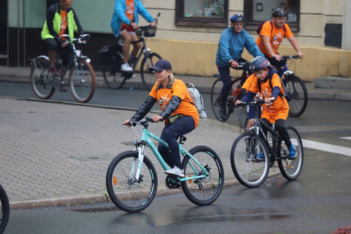parada-rowerow-w-deszczowej-aurze-108295
