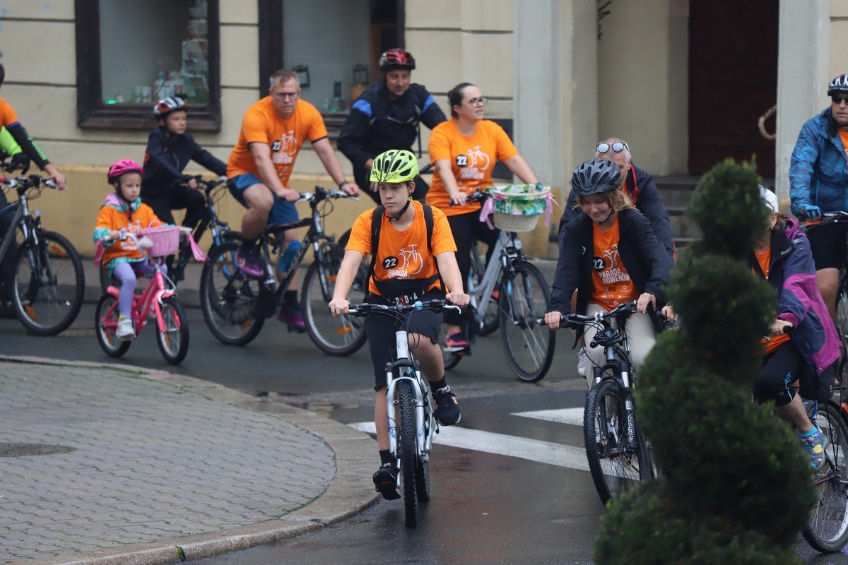 parada-rowerow-w-deszczowej-aurze-108295