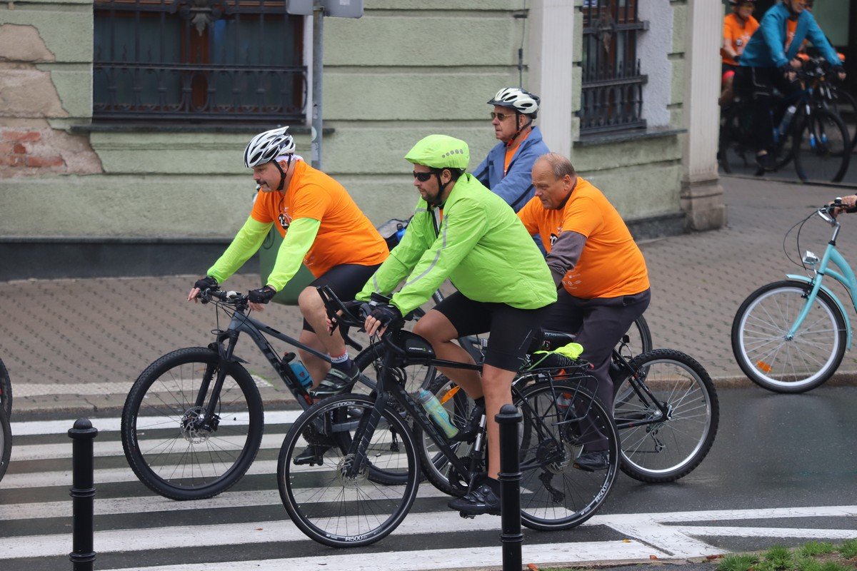 parada-rowerow-w-deszczowej-aurze-108295