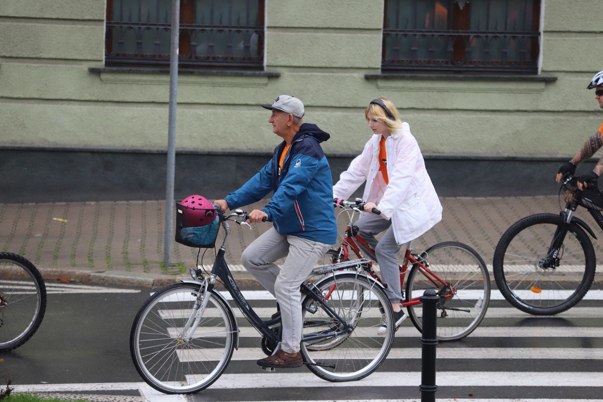 parada-rowerow-w-deszczowej-aurze-108295
