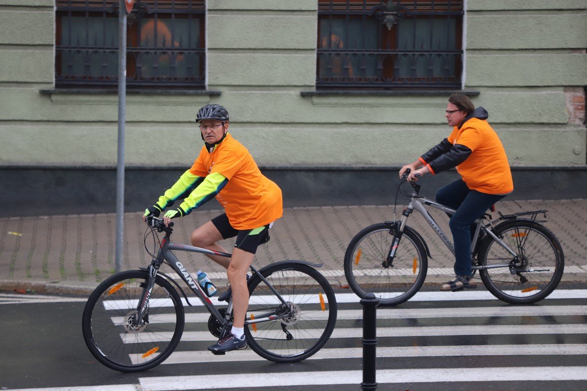 parada-rowerow-w-deszczowej-aurze-108295