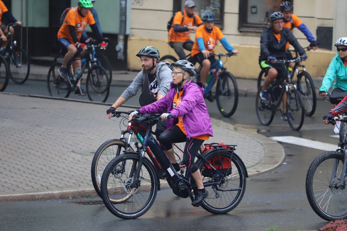 parada-rowerow-w-deszczowej-aurze-108295