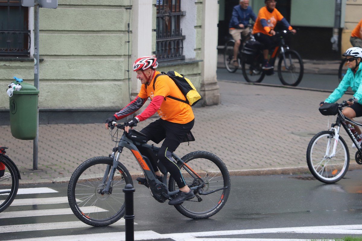 parada-rowerow-w-deszczowej-aurze-108295