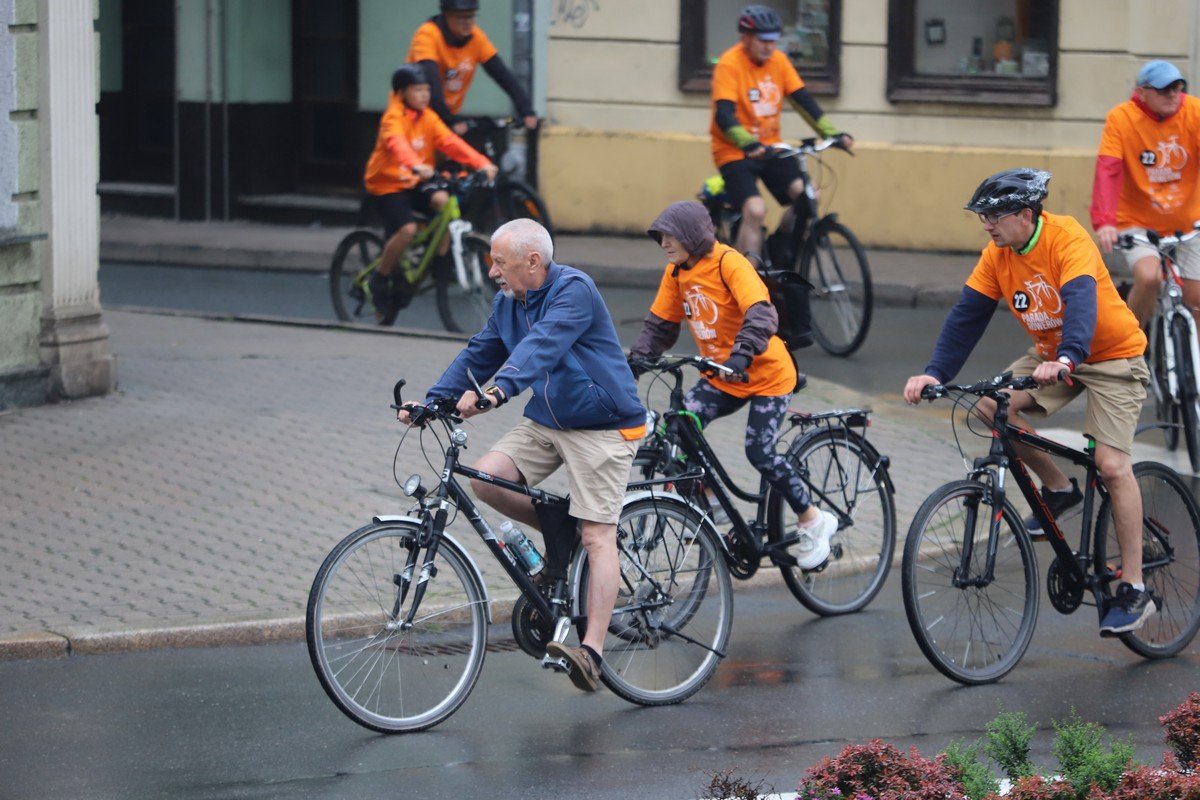 parada-rowerow-w-deszczowej-aurze-108295