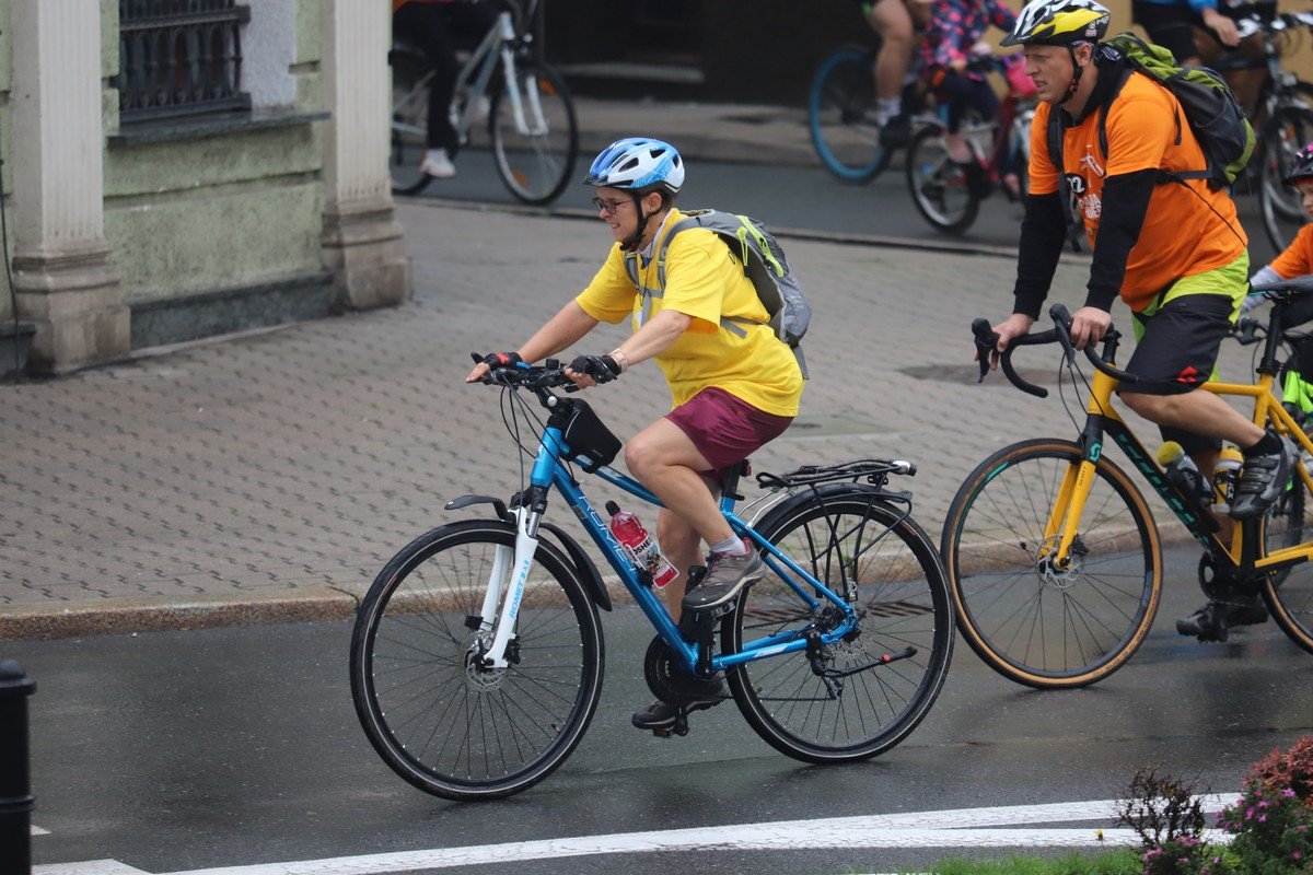 parada-rowerow-w-deszczowej-aurze-108295