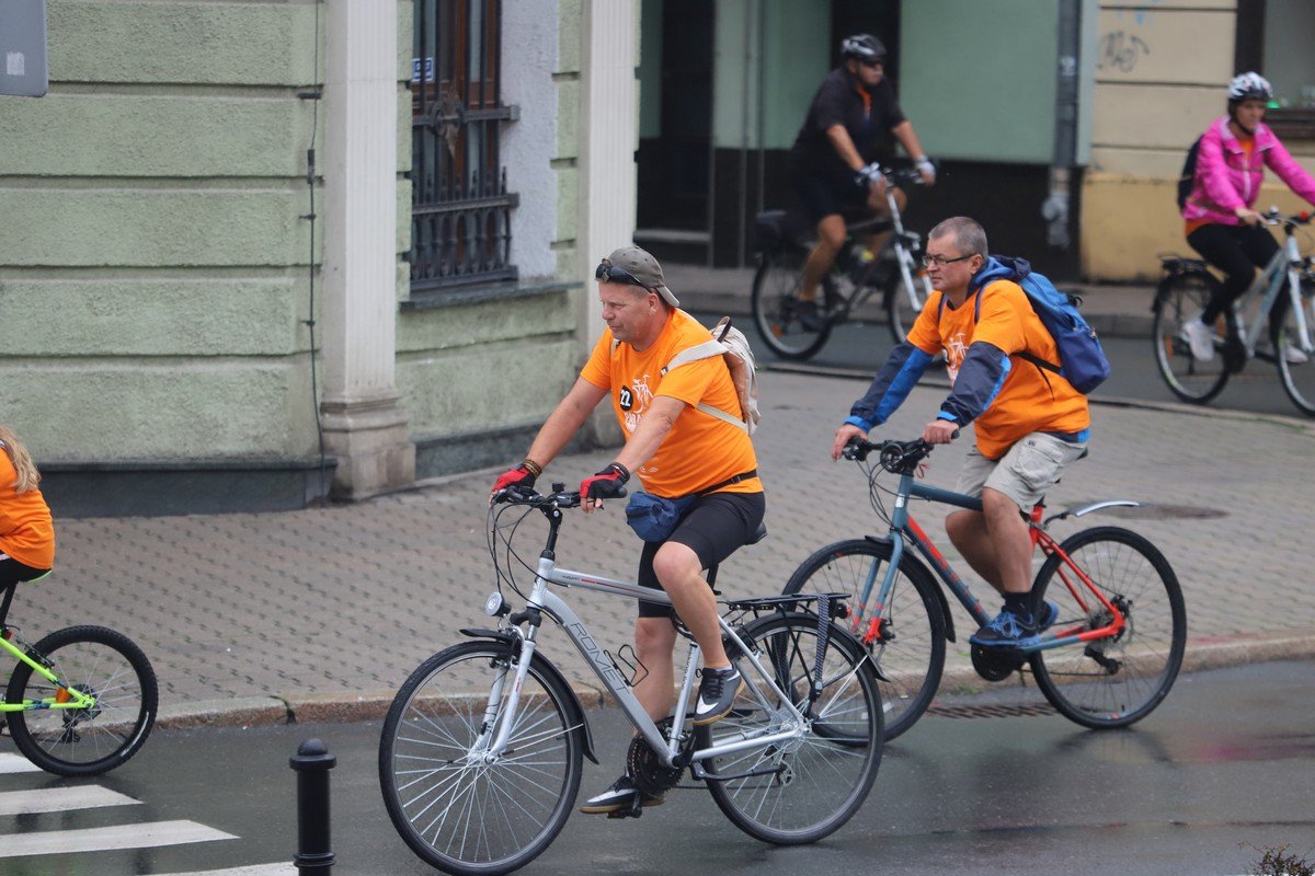 parada-rowerow-w-deszczowej-aurze-108295