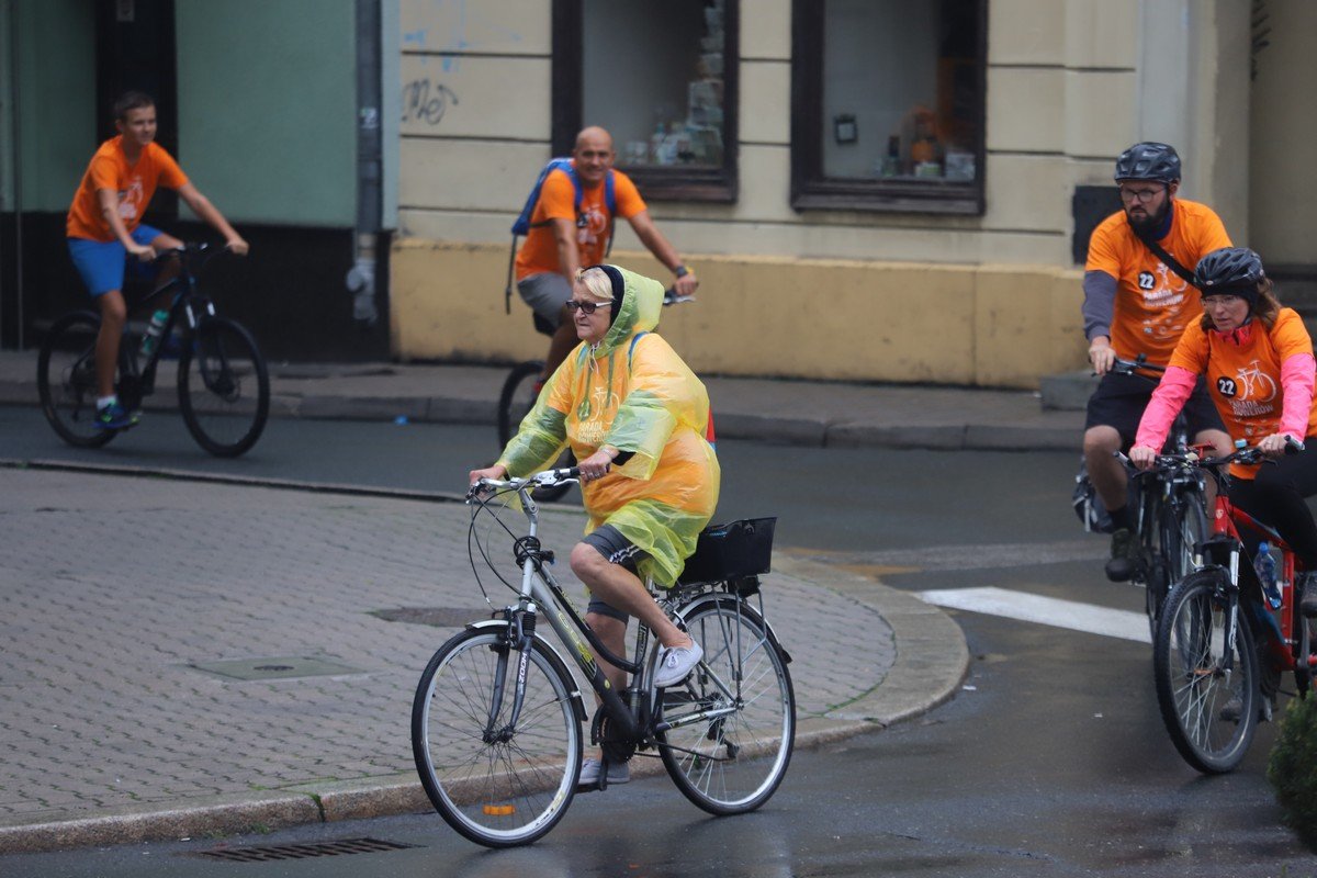 parada-rowerow-w-deszczowej-aurze-108295