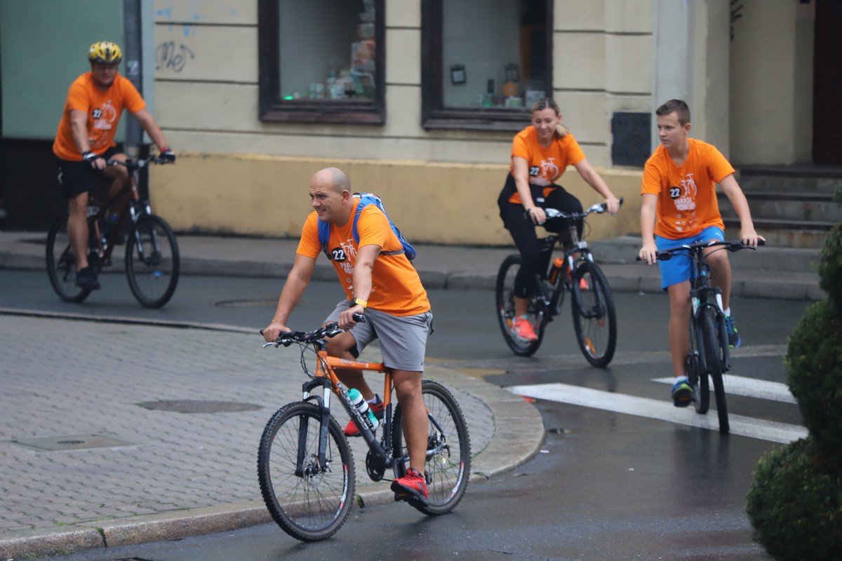 parada-rowerow-w-deszczowej-aurze-108295