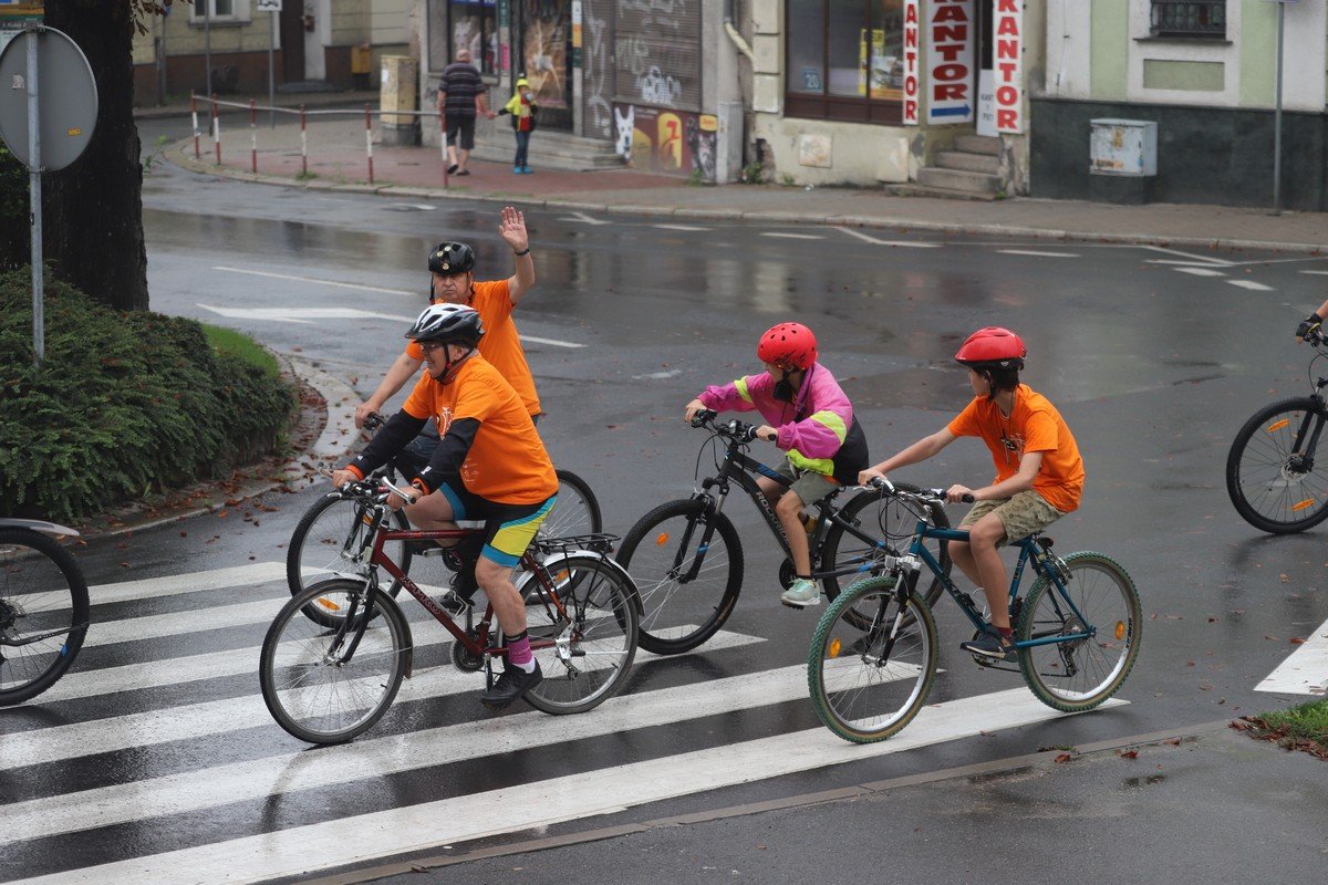parada-rowerow-w-deszczowej-aurze-108295