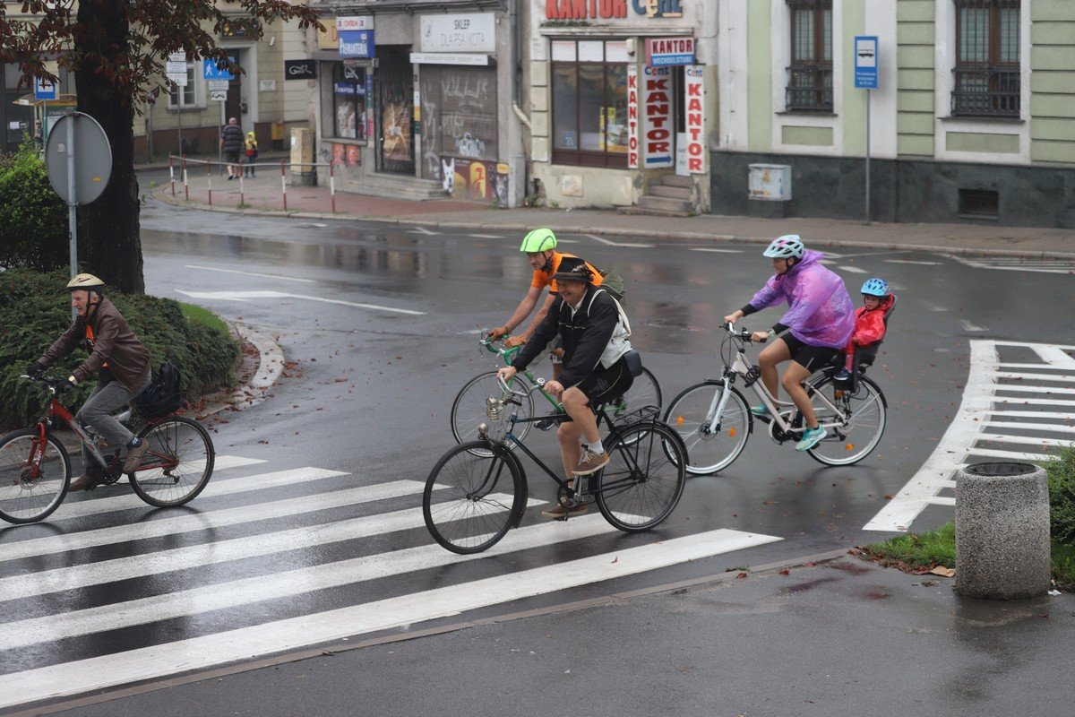 parada-rowerow-w-deszczowej-aurze-108295
