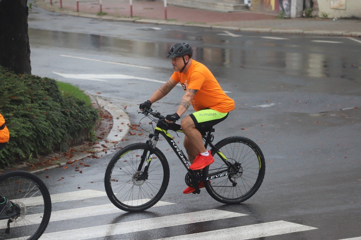 parada-rowerow-w-deszczowej-aurze-108295