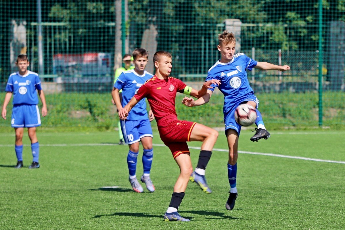 trampkarze-rozbili-iskre-108506