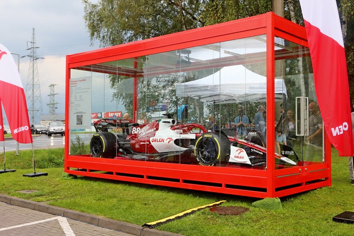 bolid-formuy-1-przy-ul-spodzielczej-do-niedzieli-108557