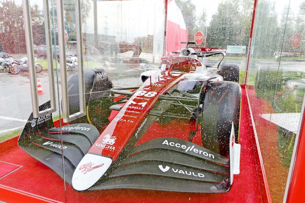 bolid-formuy-1-przy-ul-spodzielczej-do-niedzieli-108557