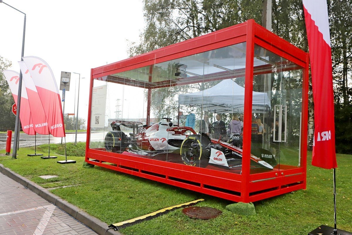 bolid-formuy-1-przy-ul-spodzielczej-do-niedzieli-108557