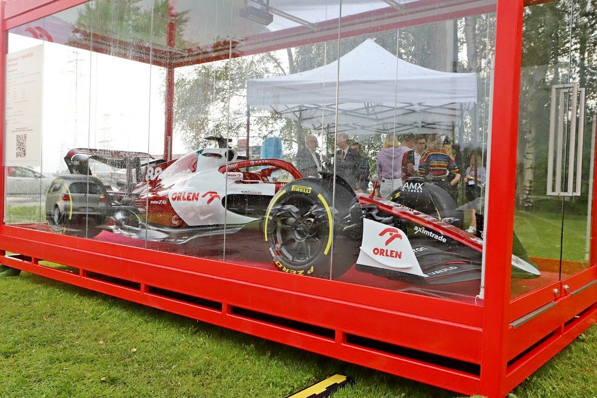 bolid-formuy-1-przy-ul-spodzielczej-do-niedzieli-108557