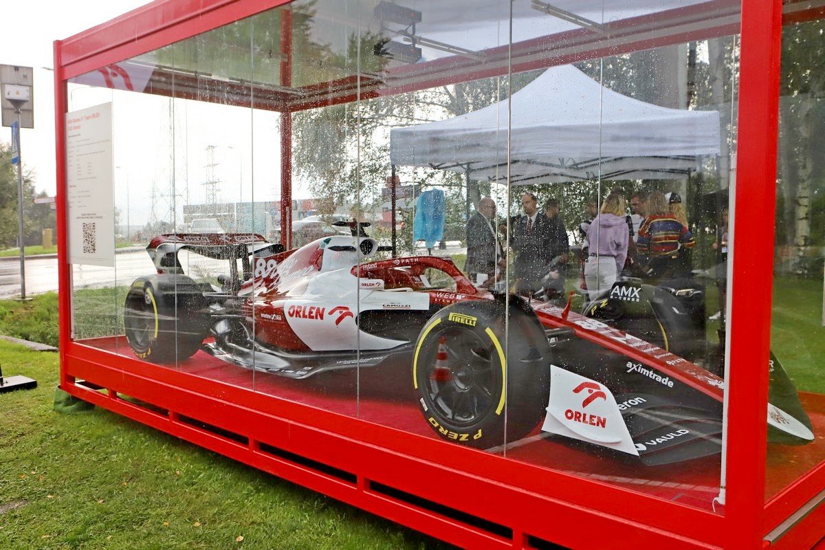 bolid-formuy-1-przy-ul-spodzielczej-do-niedzieli-108557
