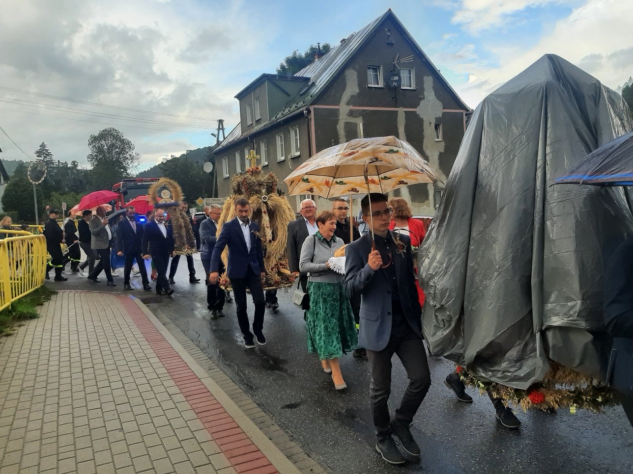 uroczyste-swieto-plonow-w-pisarzowicach-108590