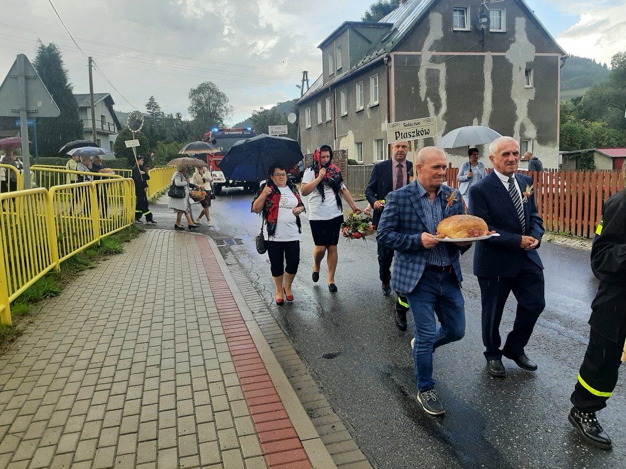 uroczyste-swieto-plonow-w-pisarzowicach-108590