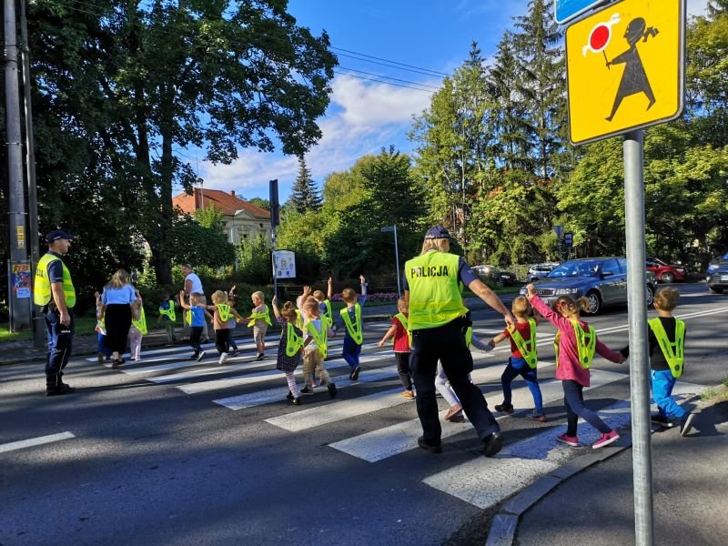 policjanci-u-dzieci-108607