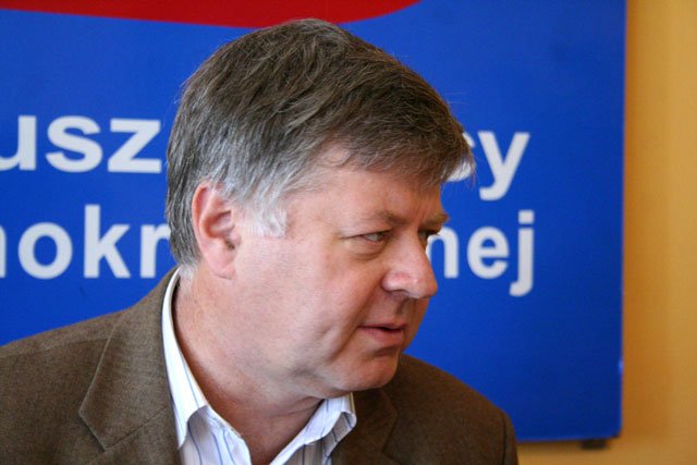 Jerzy Szmajdziński przed wyborczym startem. Miejsce w parlamencie ma pewne.