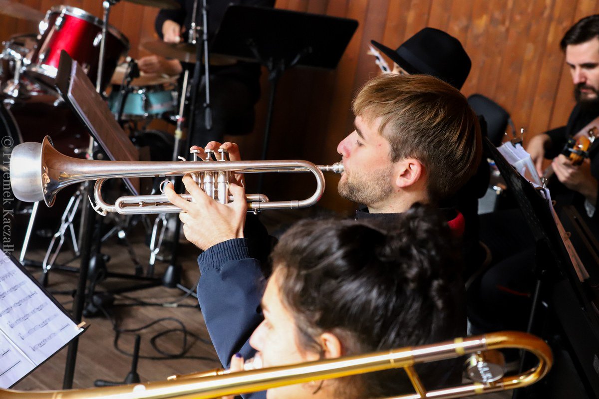 w-cieplicach-zagraa-orkiestra-jazzowa-108837