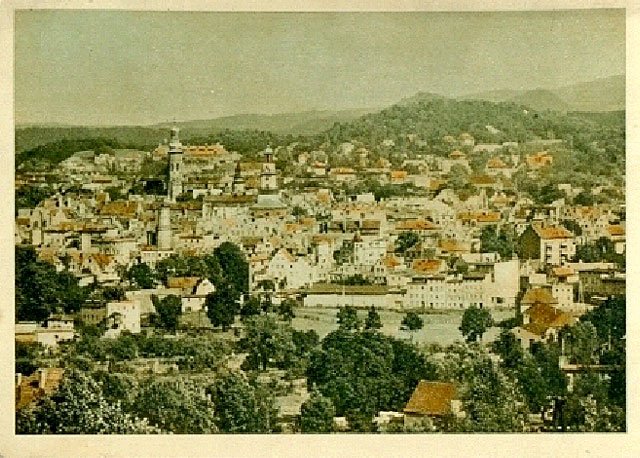 Jedna z pierwszych barwnych (niekolorowanych) fotografii z panoramą miasta. Lata 60–te minionego wieku.
