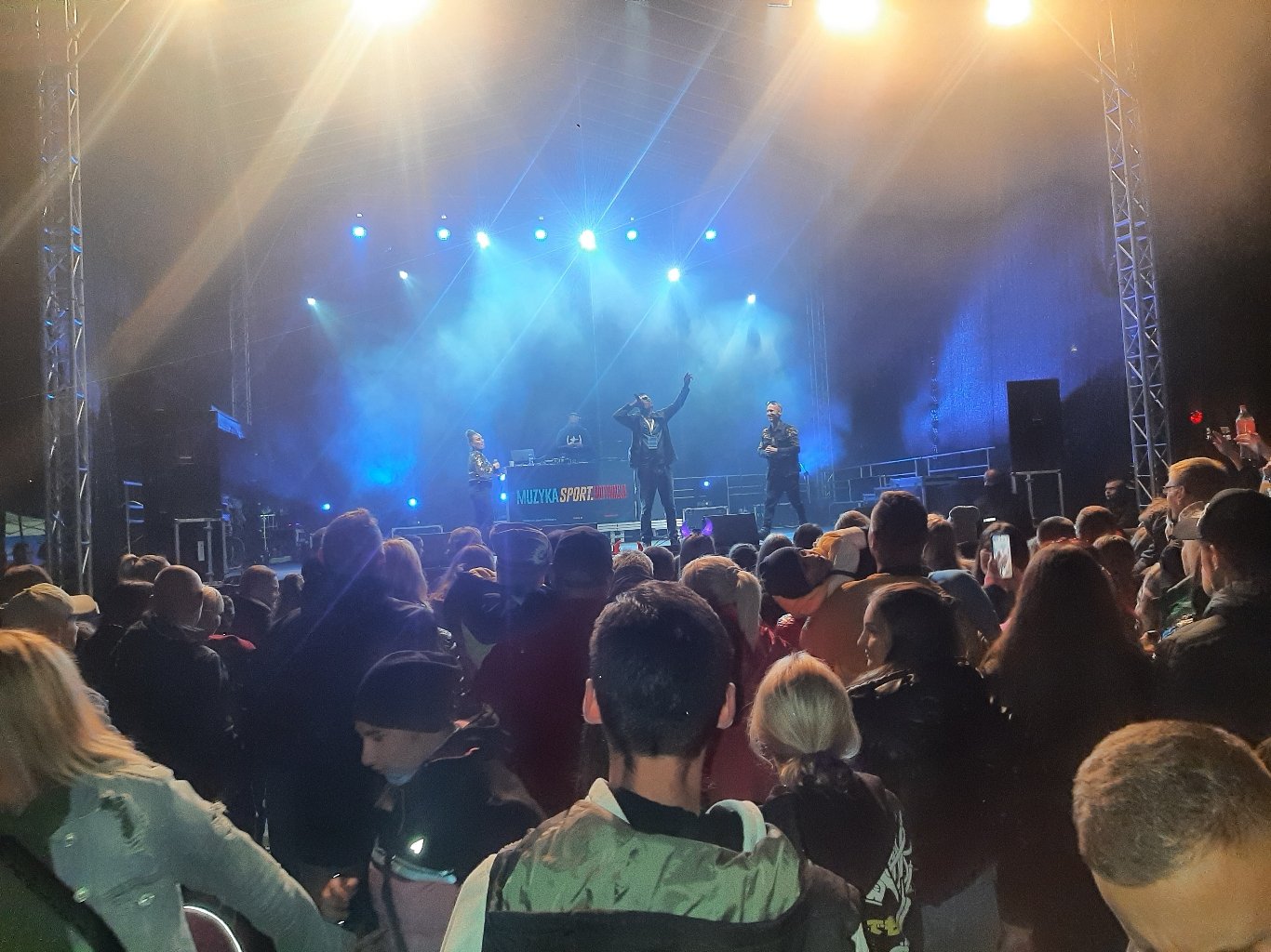 duzo-rozrywki-i-muzyki-108996