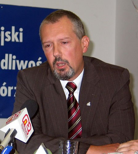 pis-odkrywa-karty-ale-nie-do-konca-10909