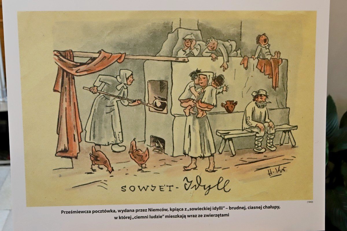 wystawa-pocztowek-i-znaczkow-w-ratuszu-109193