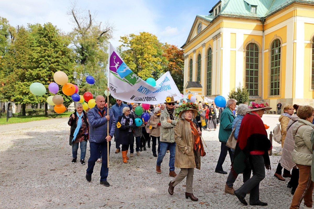 miasto-w-rekach-seniorow-109210