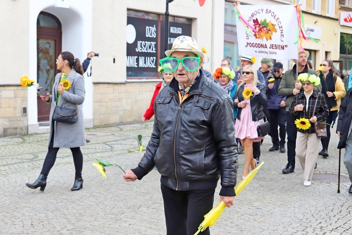 miasto-w-rekach-seniorow-109210