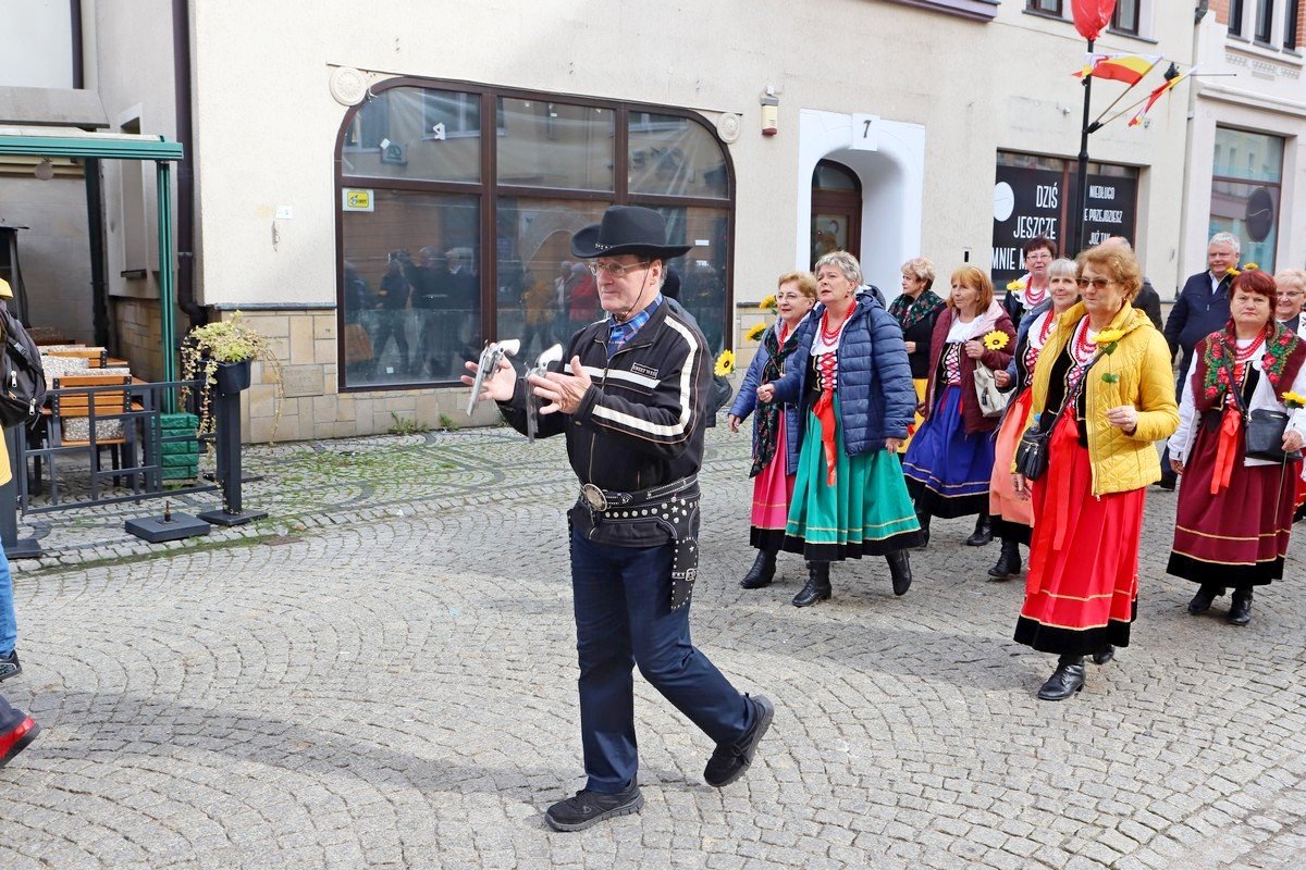 miasto-w-rekach-seniorow-109210