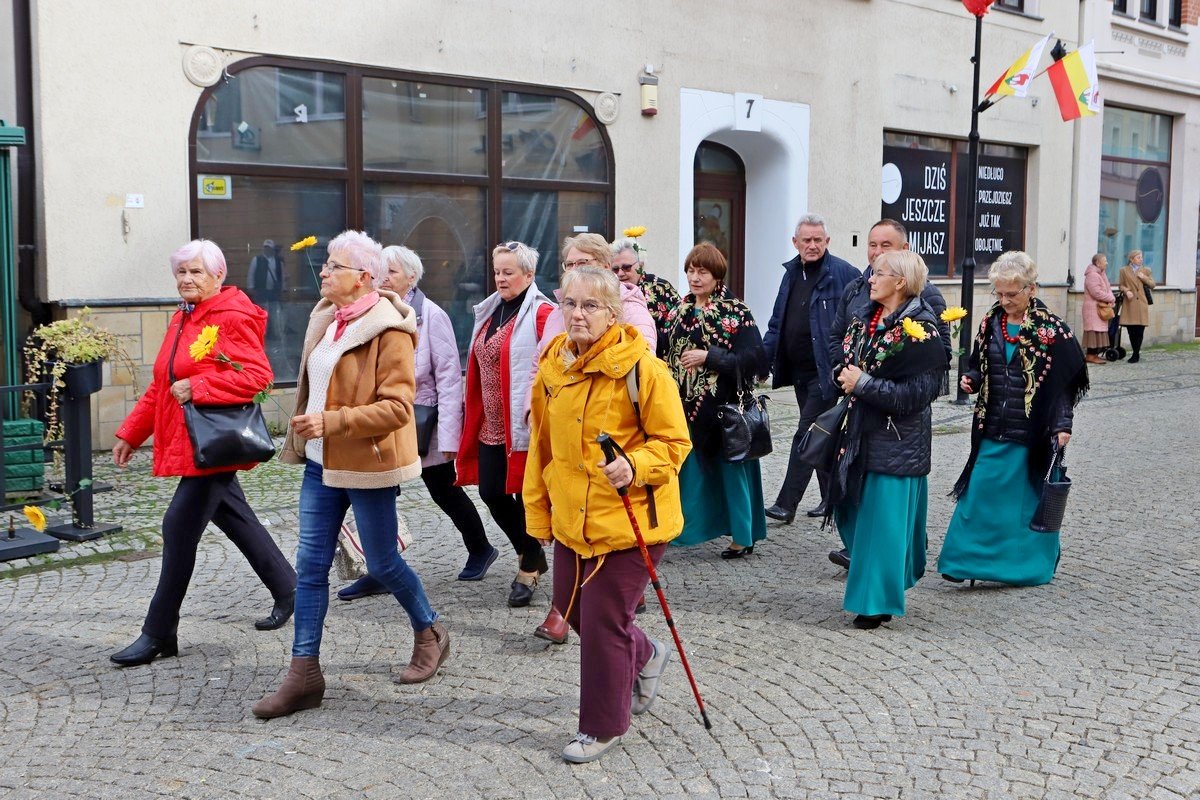 miasto-w-rekach-seniorow-109210