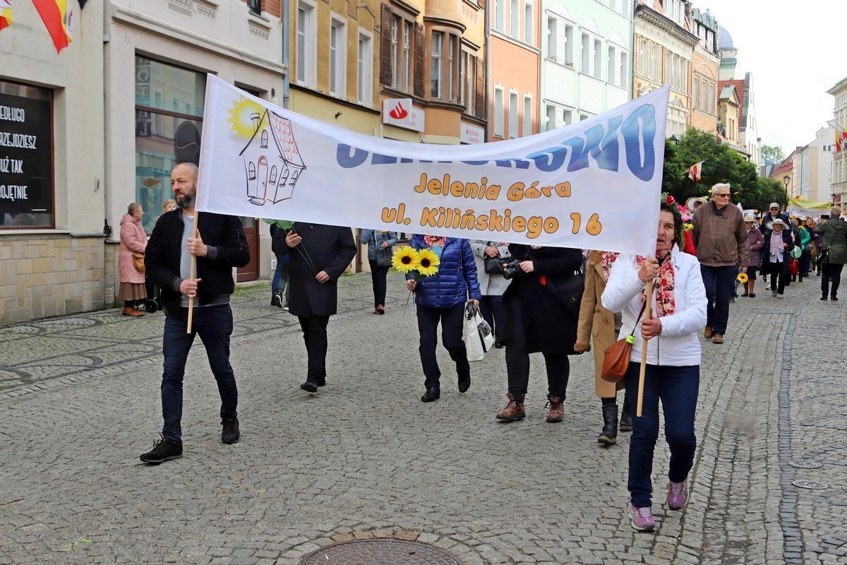 miasto-w-rekach-seniorow-109210