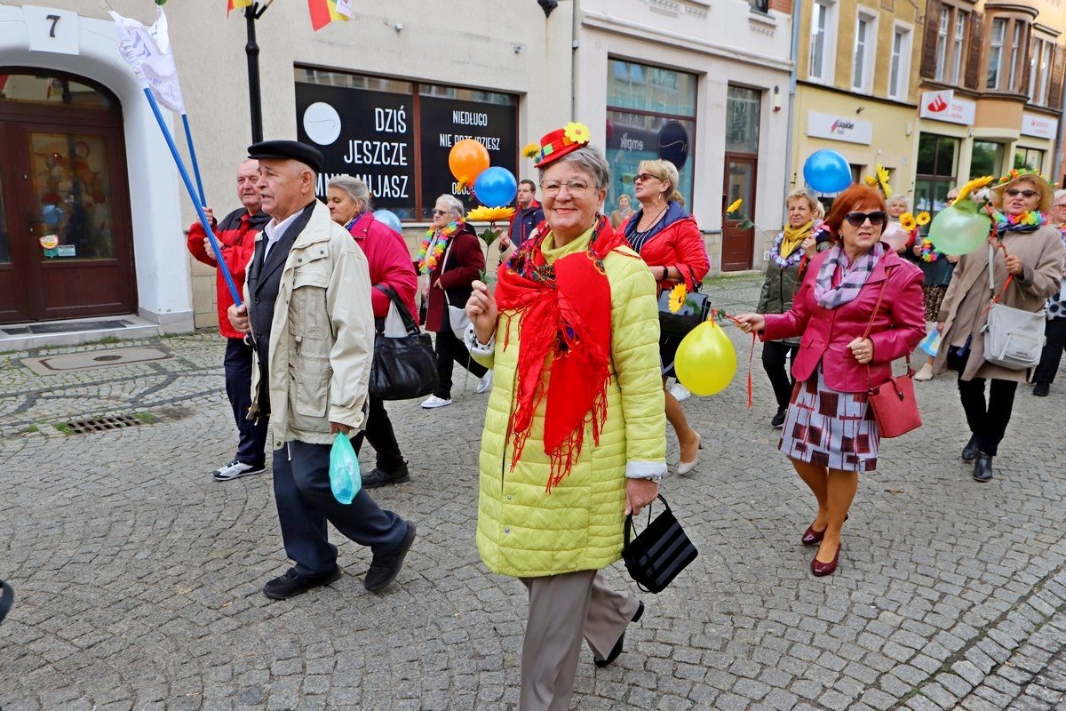 miasto-w-rekach-seniorow-109210