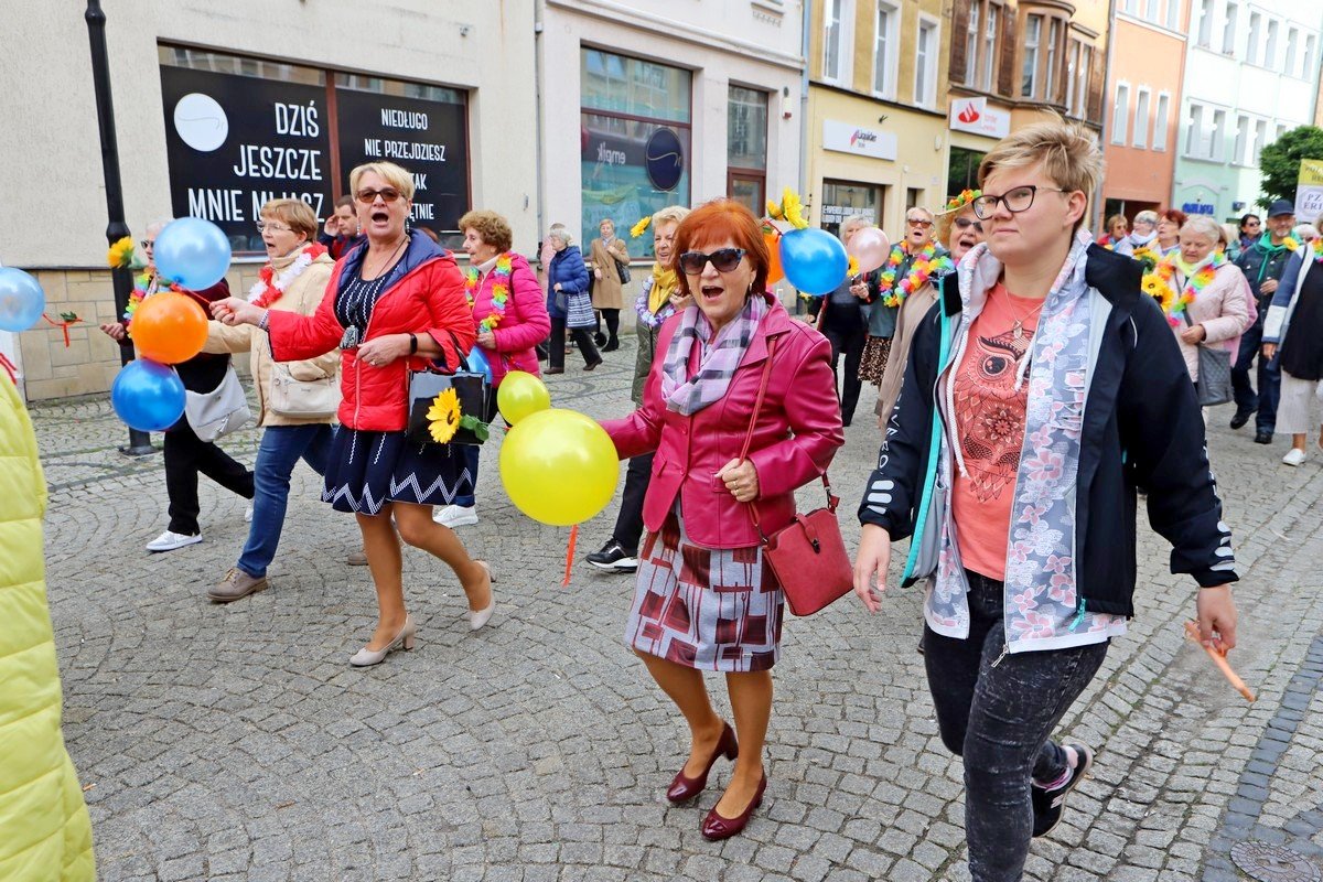 miasto-w-rekach-seniorow-109210
