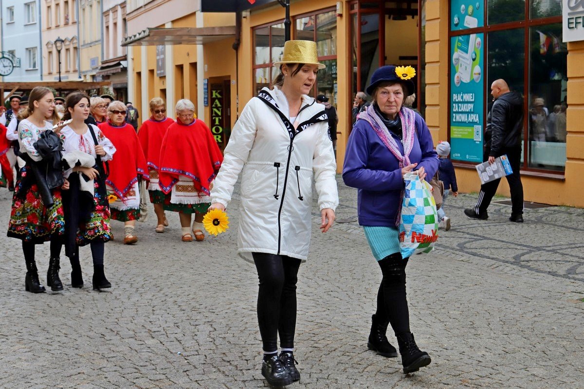 miasto-w-rekach-seniorow-109210