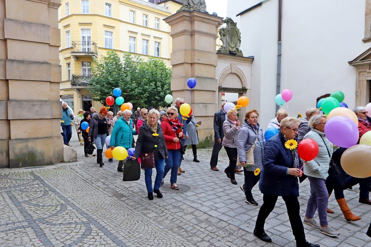 miasto-w-rekach-seniorow-109210