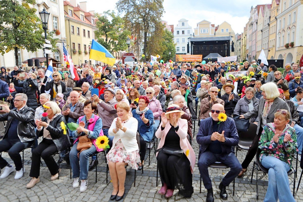 miasto-w-rekach-seniorow-109210
