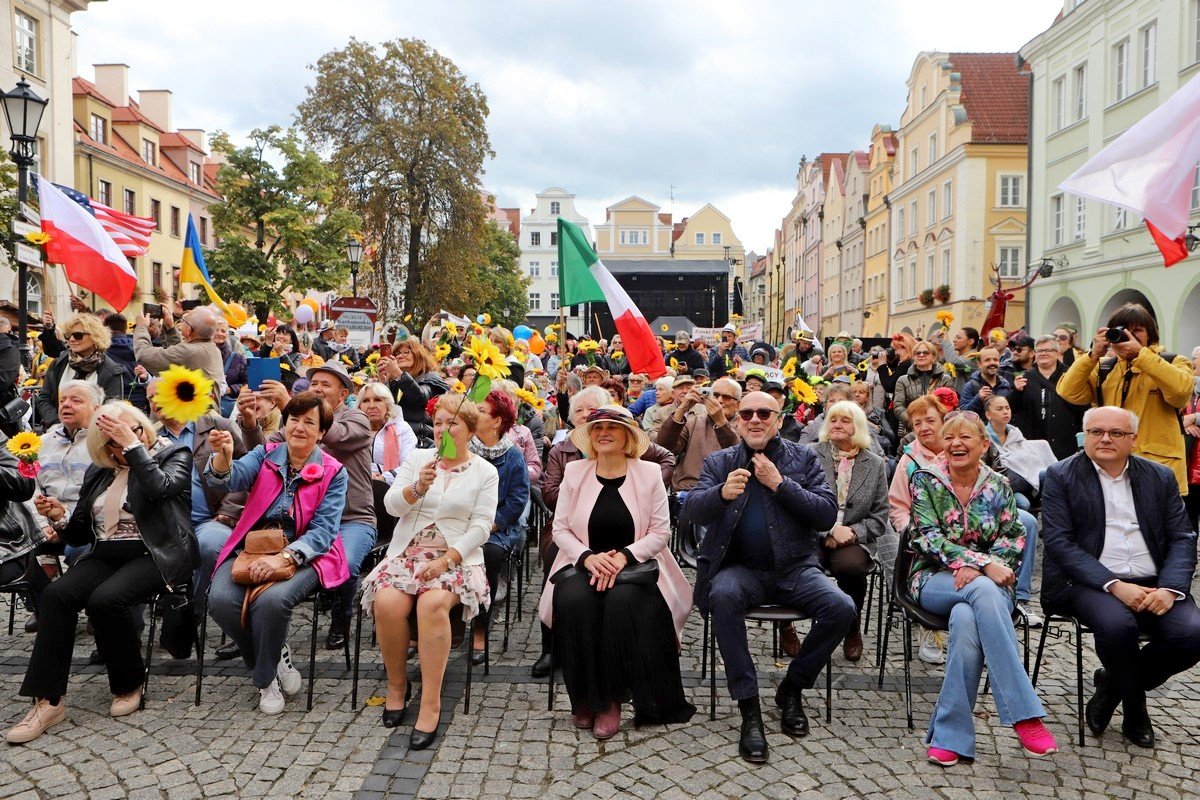 miasto-w-rekach-seniorow-109210